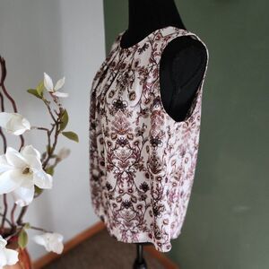 Classy Worthington floral sleeveless blouse